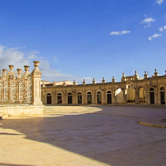 Ispica, loggiato della basilica di santa maria maggiore