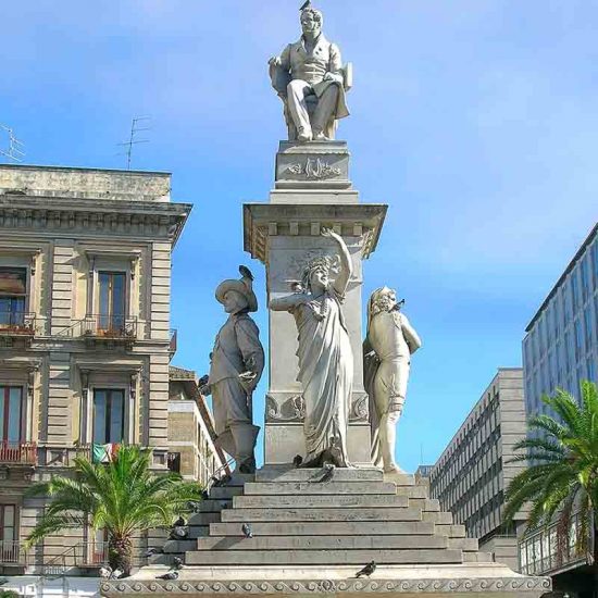 Monumento a Vincenzo Blellini in piazza Stesicoro