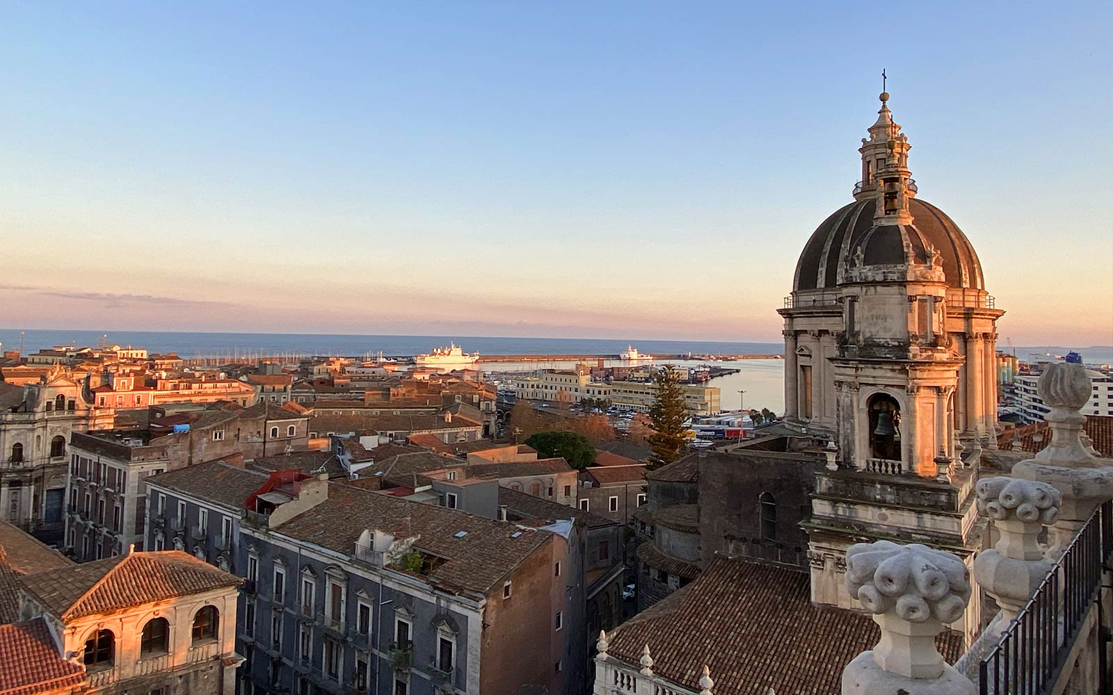 chiesa-badia-vista-porto-catania-viaggio-in-sicilia