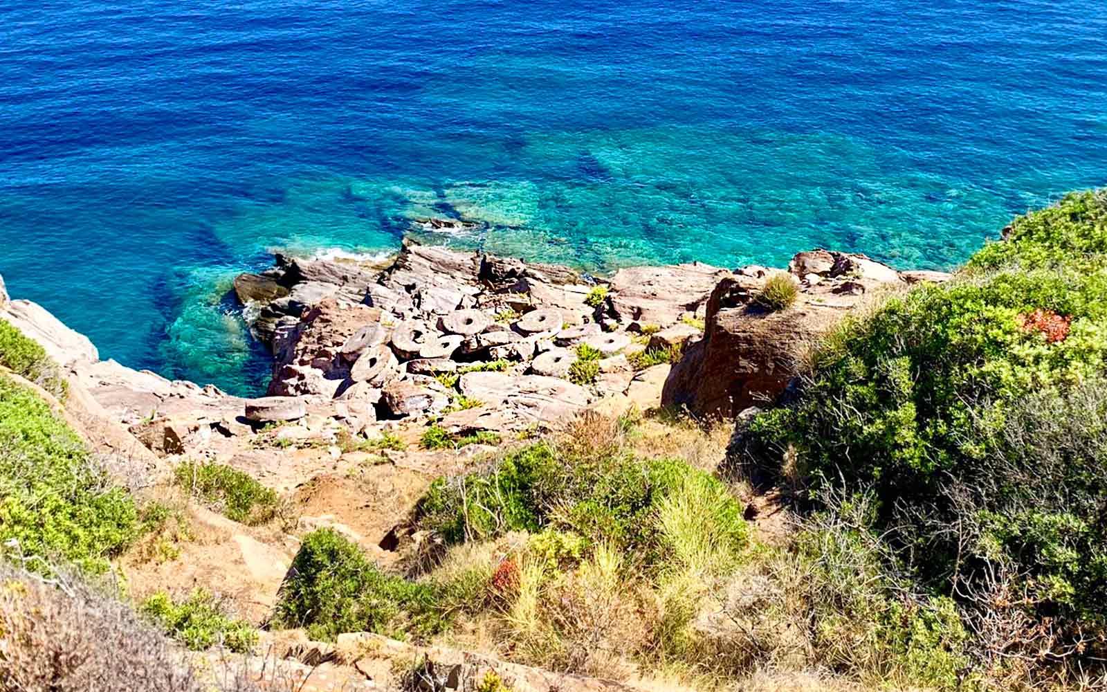 filicudi-macine-viaggio-in-sicilia Filicudi, le macine