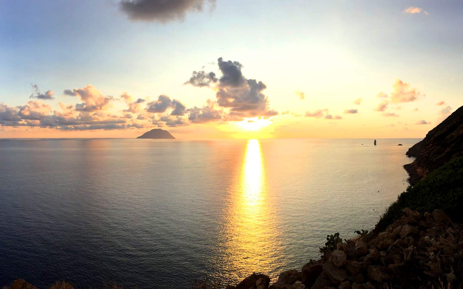 filicudi-tramonto-stimpagnano-viaggio-in-sicilia Filicudi, tramonto