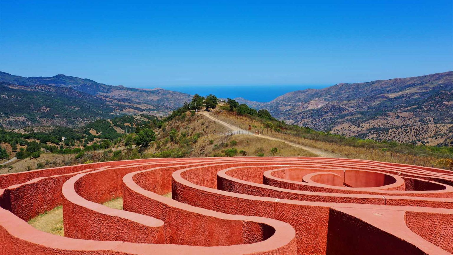 labirinto di Arianna, Viaggio in Sicilia