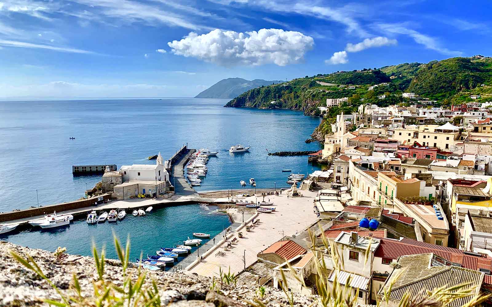 Lipari, panoramica su Marina Corta