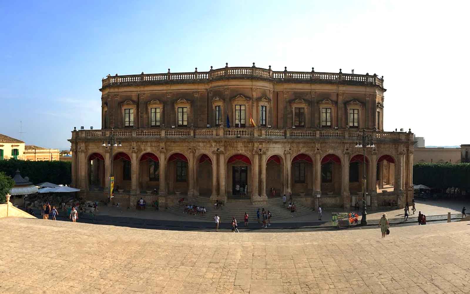 palazzo-ducezio-noto-viaggio-in-sicilia Palazo Ducezio, Noto