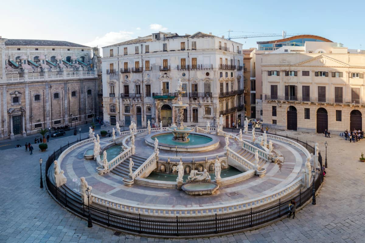 Vista su Piazza Pretoria - Palermo