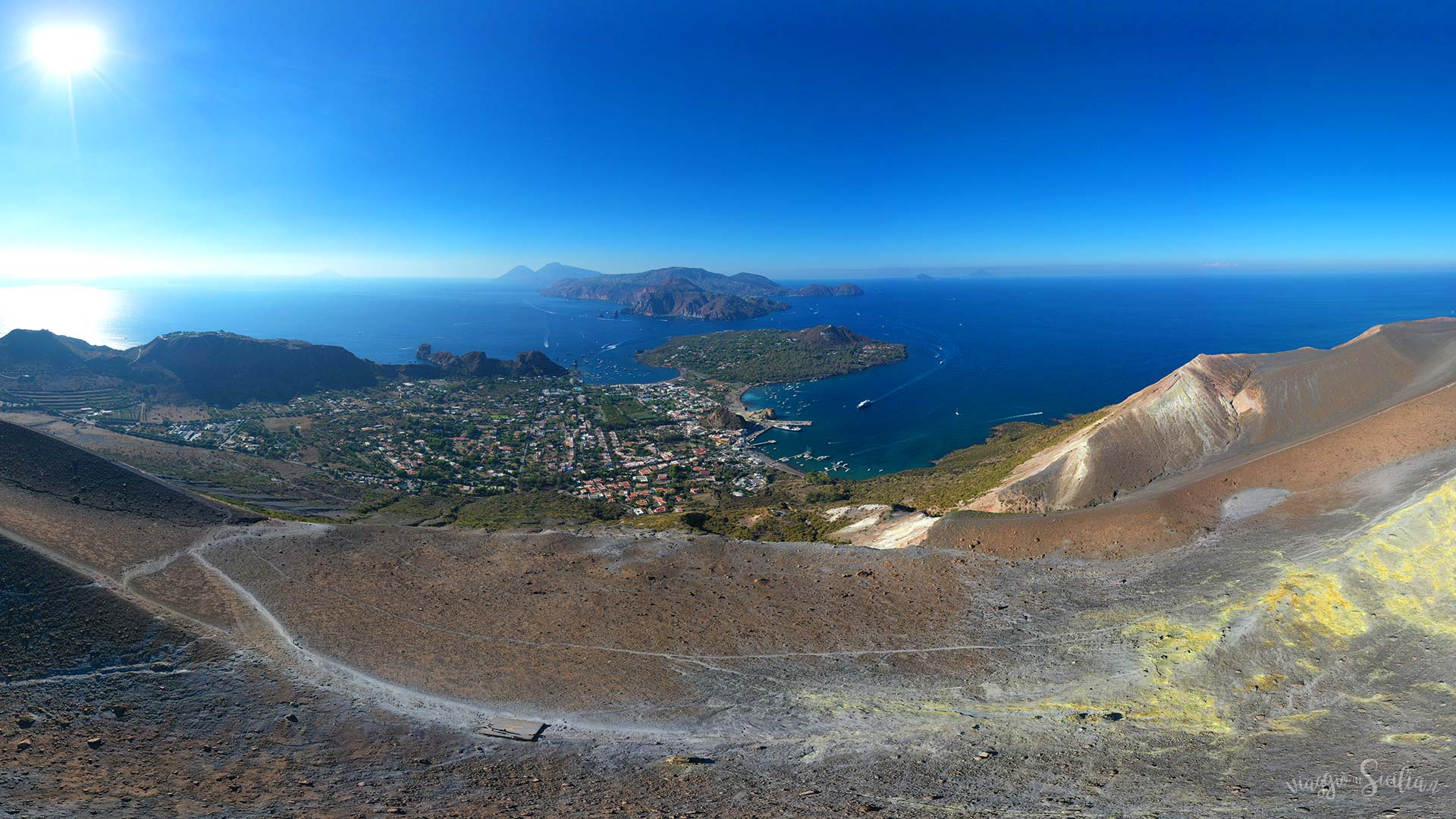 Cratere di Vulcano fotografato dal drone - viaggio in sicilia